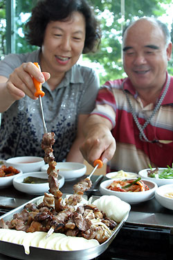 [맛따라 신앙따라] 생오리고기 전문점 ‘오리짱’